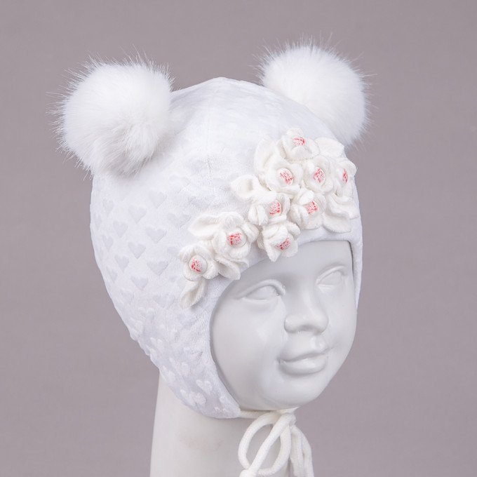 Фото - белого цвета зимняя шапочка с помпонами для девочки цена 175 грн. за штуку - Леопольд