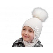 Картинка, зимняя шапочка с забавным помпоном для девочки