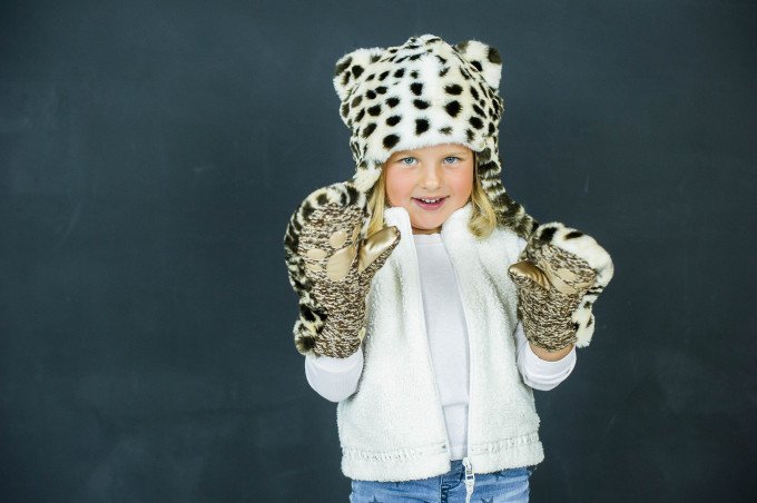 Фото - модний зимовий комплект з шапочки та рукавичок для дівчинки ціна 499 грн. за комплект - Леопольд