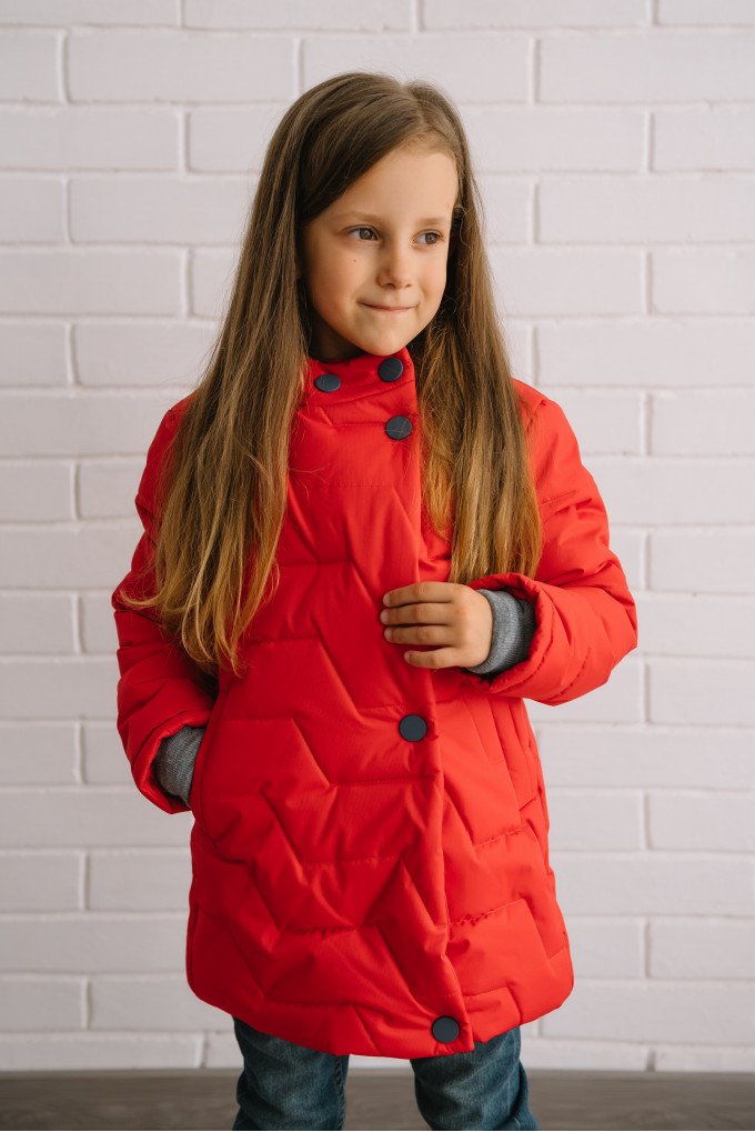 Фото - стильне червоне зимове пальто для дівчинки ціна 1355 грн. за штуку - Леопольд